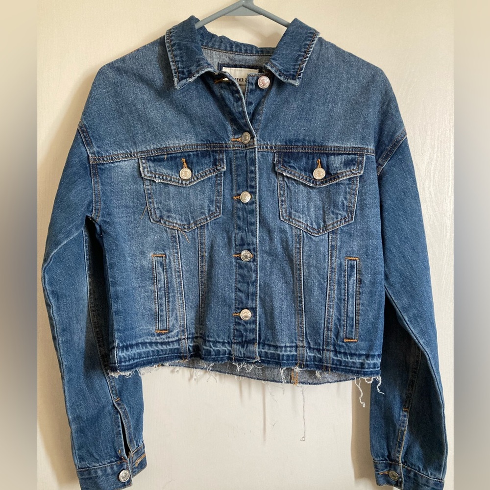 *Forever 21 Crop Trucker Racing Stripes on Sleeves Small Denim Jacket A242